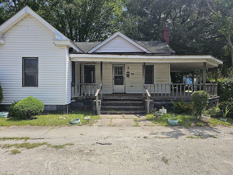 1st image of 611 N Independence St