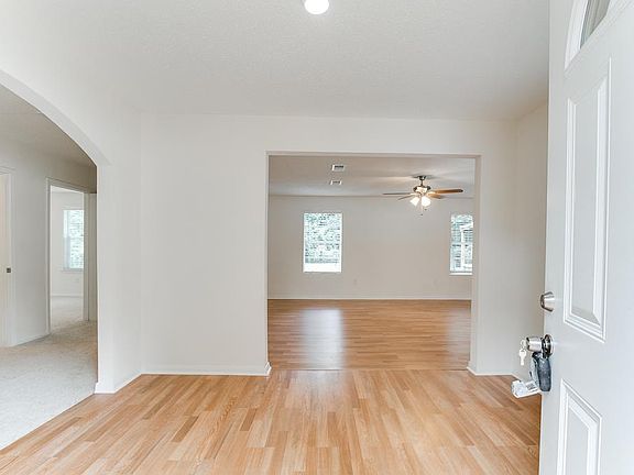 4th image of 16617 Oak Knoll Dr