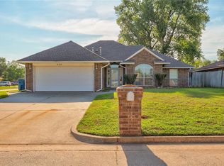 424 Blue Spruce Dr, Midwest City, OK 73130