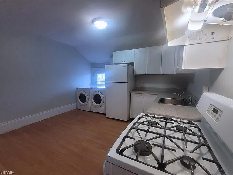 65 East Ave #UPPER — Photo 8
