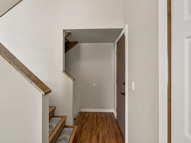 9705 S 21st Ave — Photo 2
