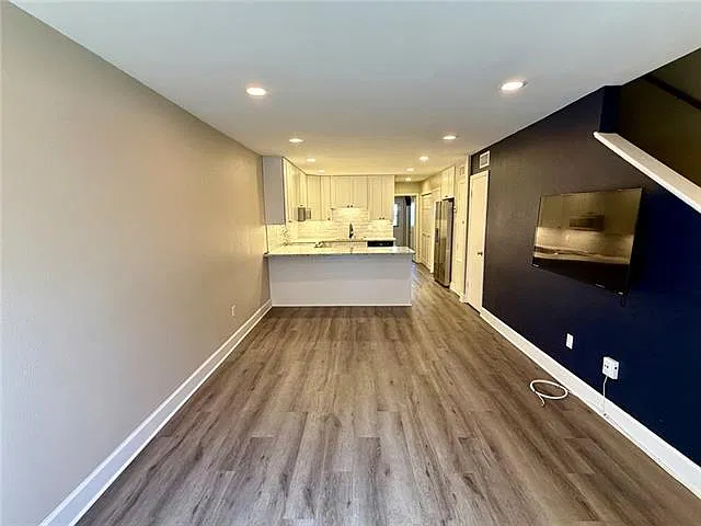 3 bed, 2.0 bath, 1300 sqft, $1,875 — Photo 3