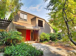 27 Farm Rd, Los Altos, CA 94024