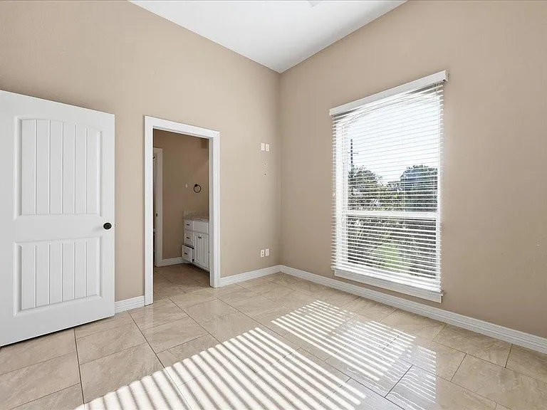 160 Colonial Estates Dr — Photo 13