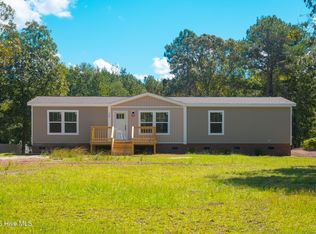 120 Edgewater Ln, Richlands, NC 28574