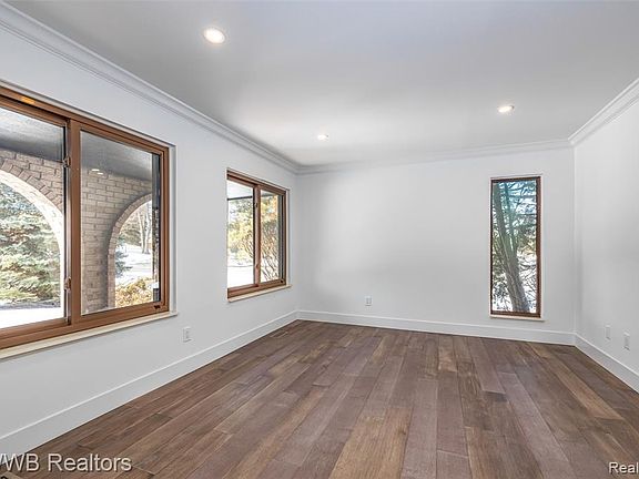 3rd image of 4225 Sawgrass Dr #1