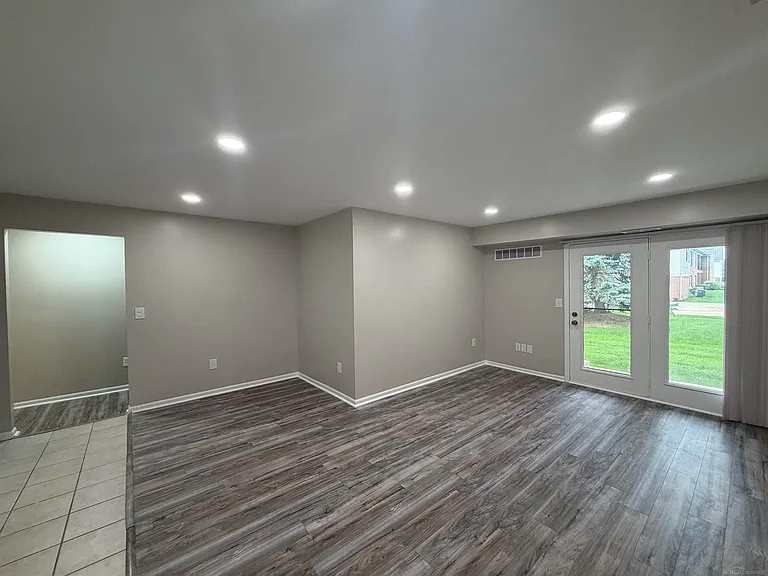 44411 Sunnyside Dr — Photo 4