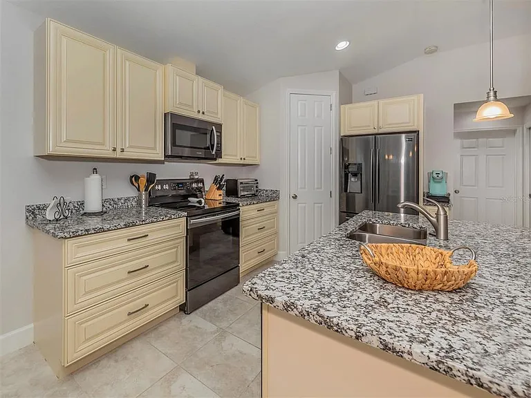 236 Holly Rd — Photo 23
