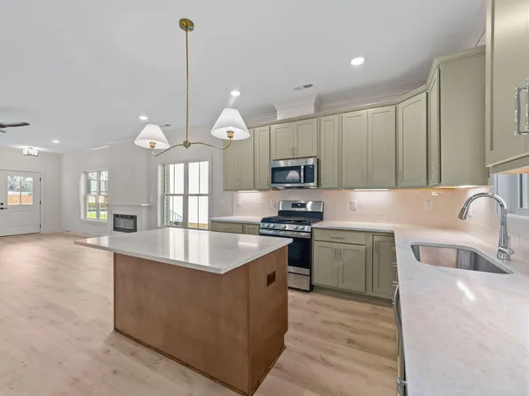 405 Winding Wood Dr, Clayton, NC 27520