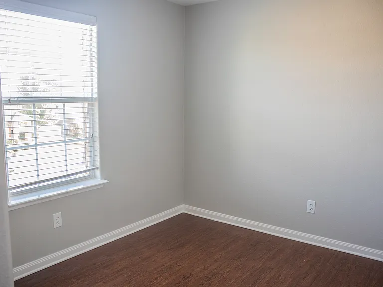 110 Outfitters Ct — Photo 11