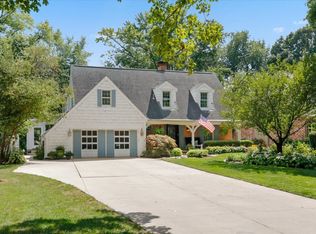 17 Sunset Rd, Bloomington, IL 61701