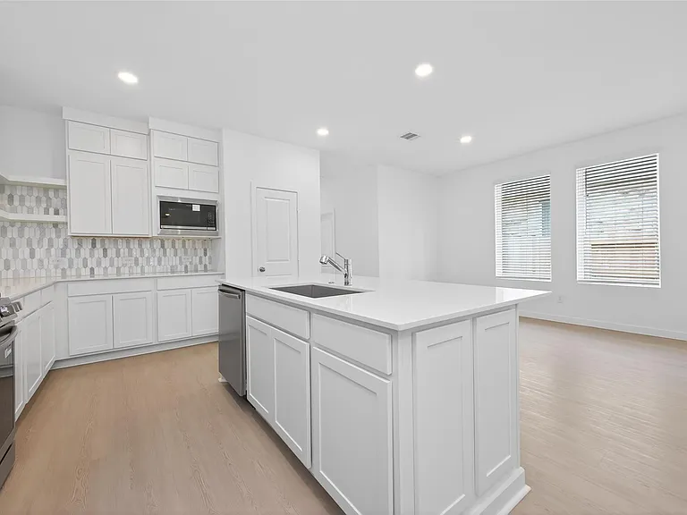 13071 Pine Trace St — Photo 17
