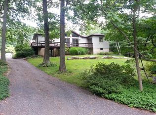 9491 Landis Ln, East Greenville, PA 18041