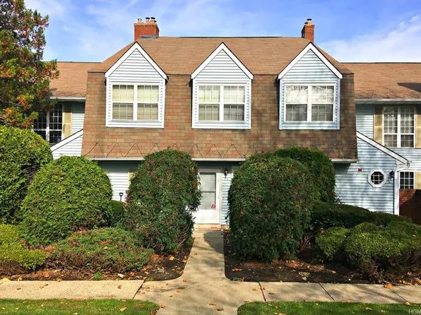 54 Homestead Village Dr, Warwick, NY 10990