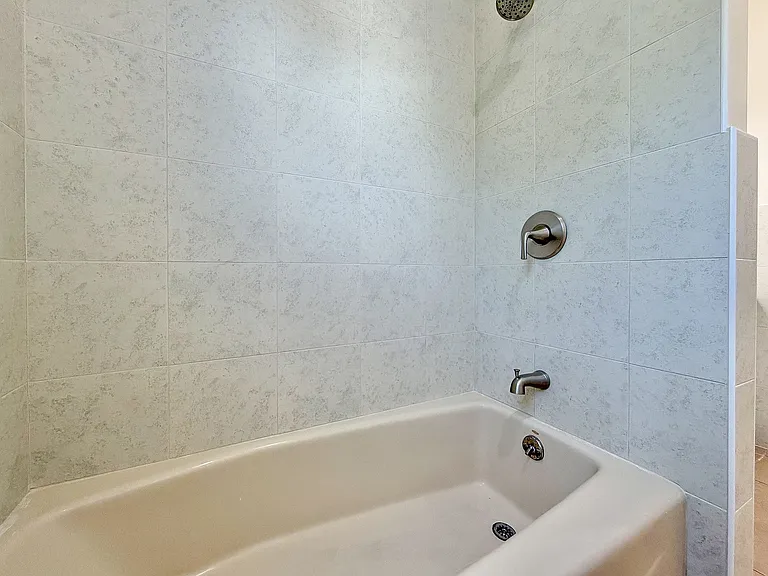 220 Astoria Pl #2 — Photo 9