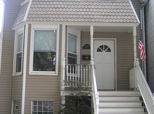 2253 W Roscoe St, Chicago, IL 60618