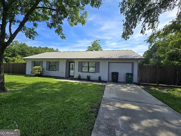 1001 Regal Rd — Photo 5