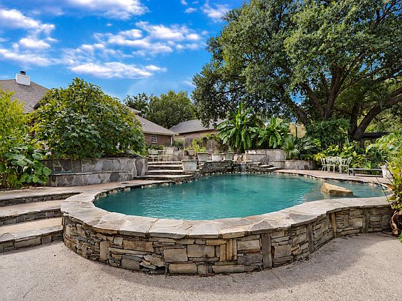 3rd image of 19089 Greenleaf Dr
