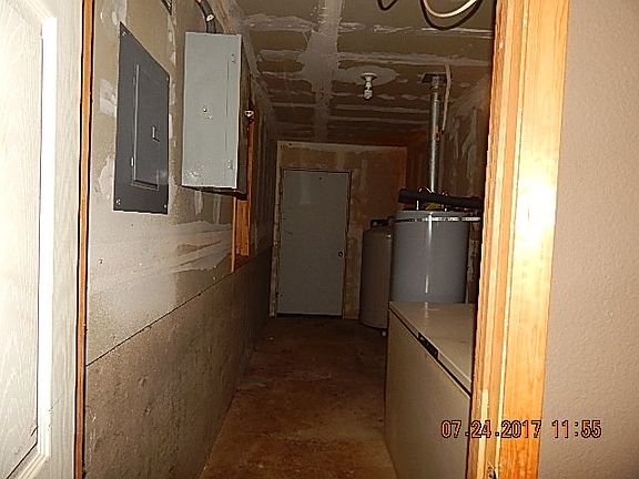 3rd image of 403 S Redberg Ave