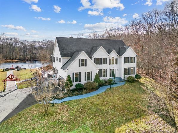 19 Cedarbrook Ln, East Lyme, CT 06333