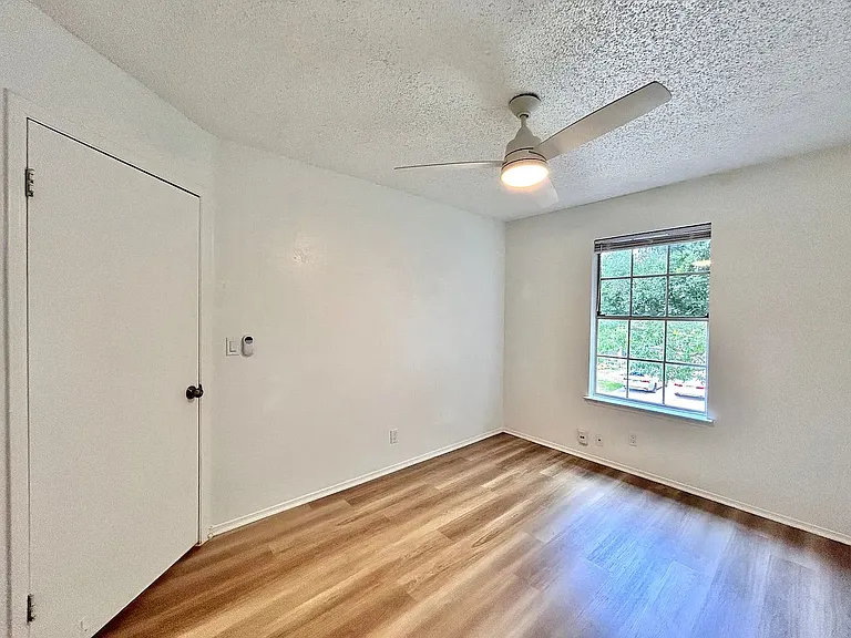 806 Minturn Ln — Photo 17