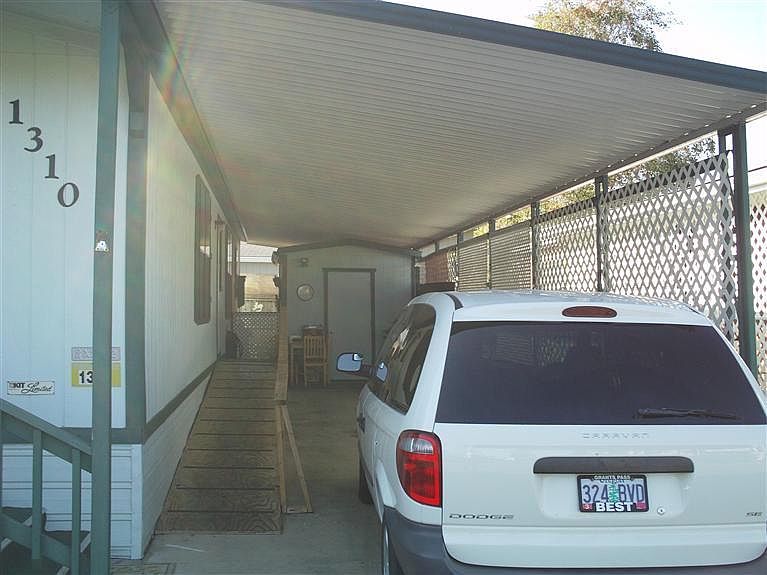 2nd image of 1310 Willow Ln