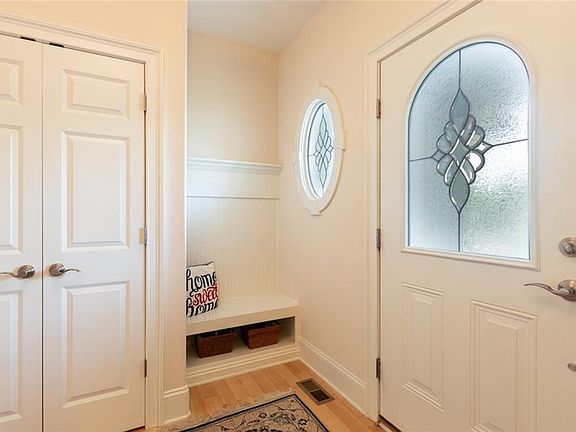 3rd image of 110 Bentwood Dr