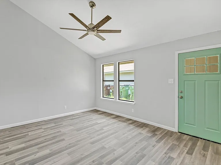 505 Old West Dr #B — Photo 6