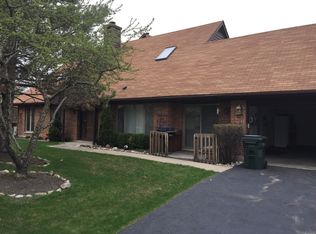 682 Picardy Cir, Northbrook, IL 60062