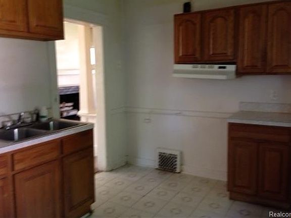 5th image of 55 Florence St