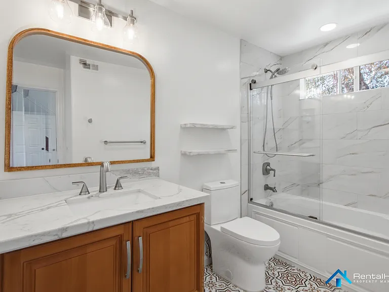 4139 Cahuenga Blvd #102 — Photo 22