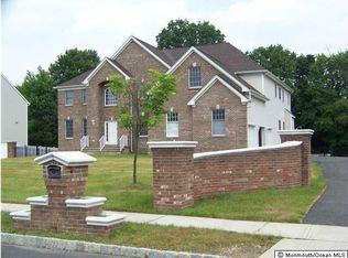 11 Kipling Way, Manalapan, NJ 07726