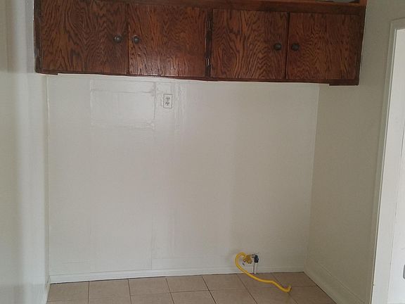Area for refrigerator and stove 