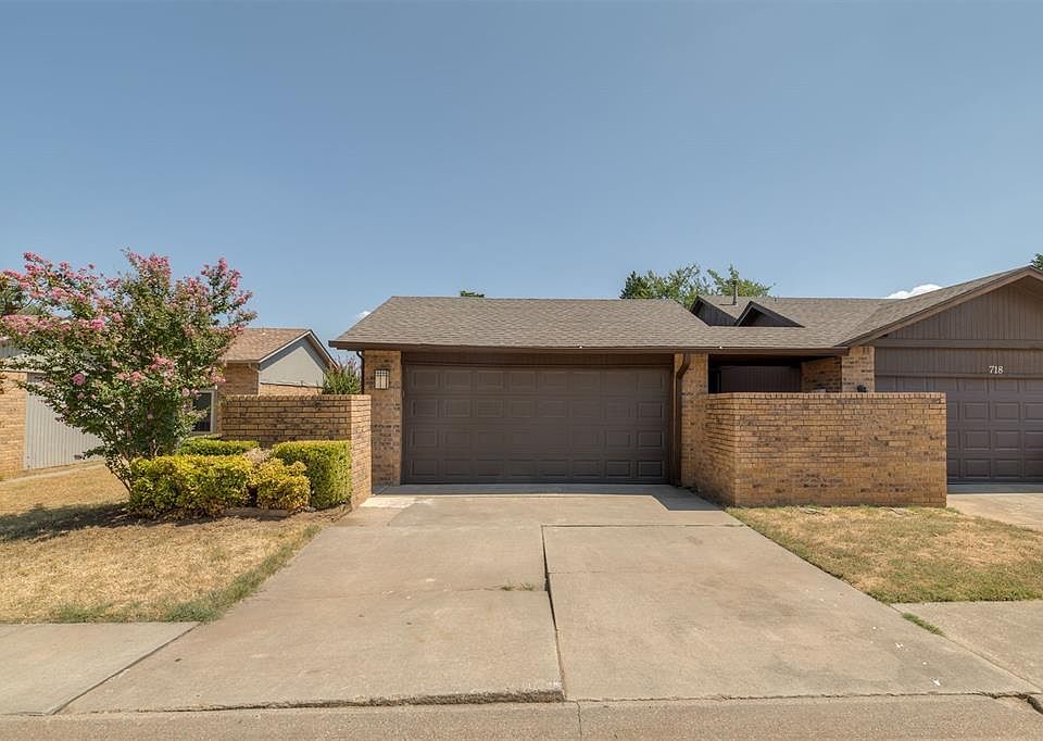 1st image of 716 Stonecroft Cir