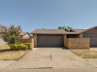 716 Stonecroft Cir, Edmond, OK 73034