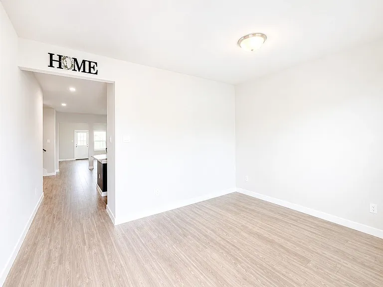 323 Bennett St — Photo 2