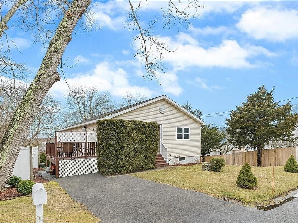 3 Hollis St, Westerly, RI 02891 Zillow