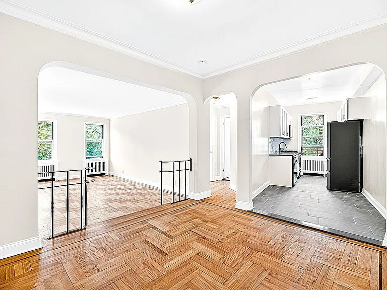 601 Pelham Pkwy N #514 — Photo 6