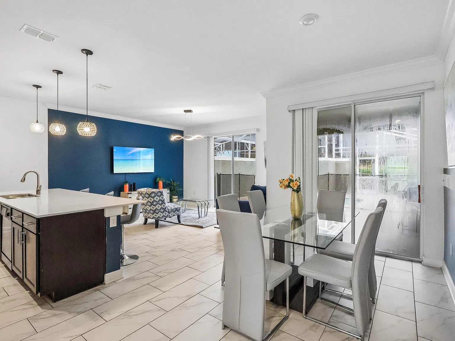 4 bed, 3.0 bath, 1914 sqft, $2,950 — Photo 4