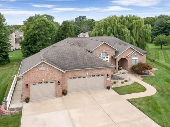 17 Gray Cub Ct, Glen Carbon, IL 62034