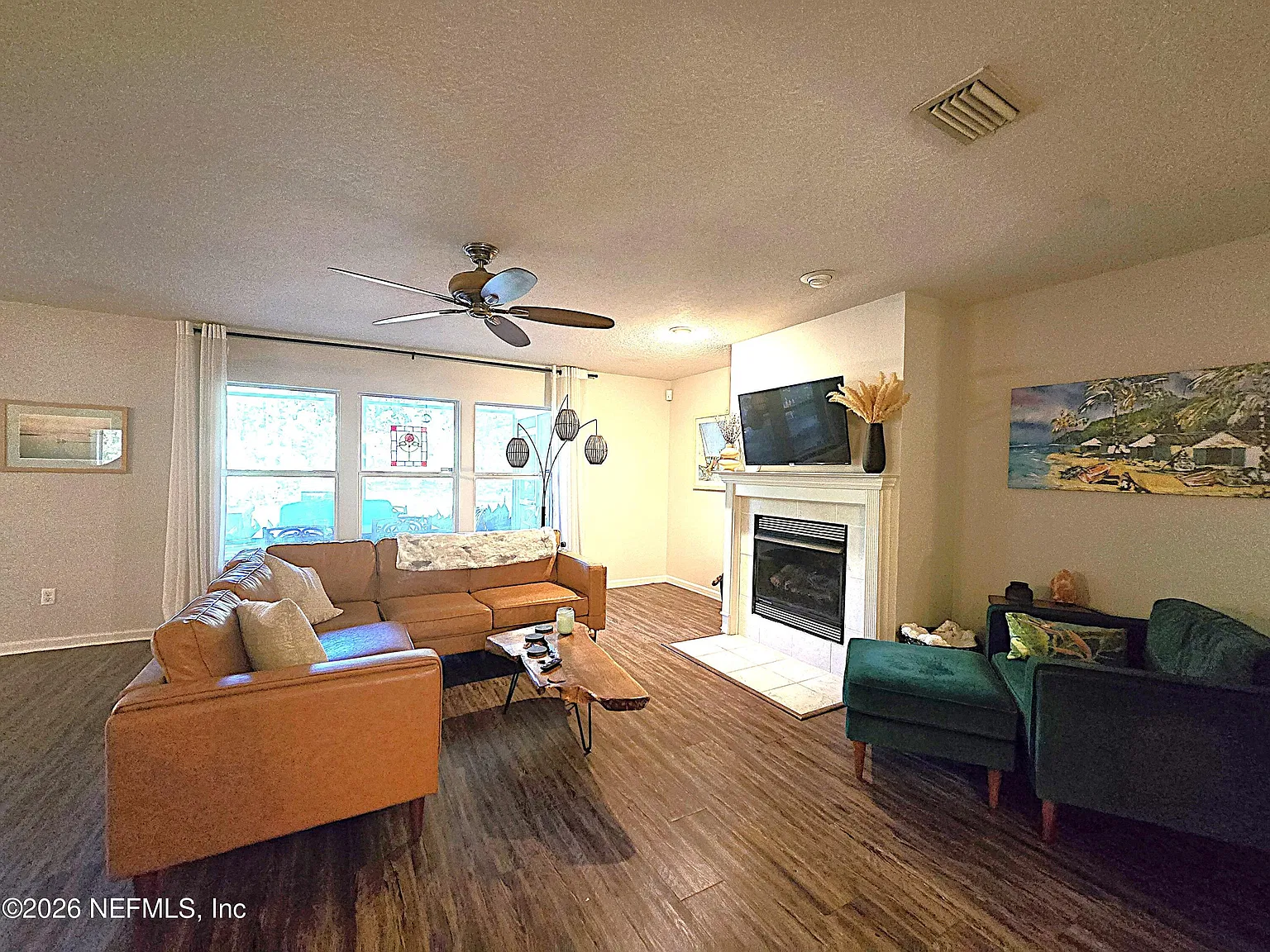 3 bed, 2.0 bath, 1694 sqft, $2,500 — Photo 2