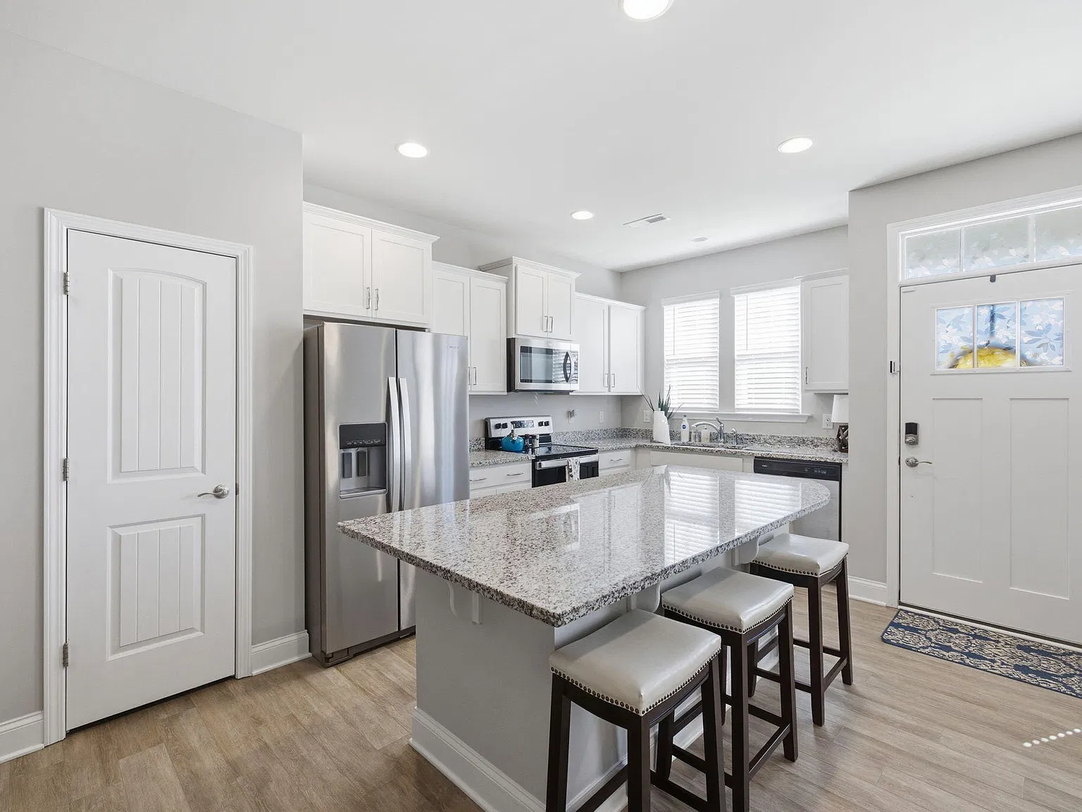 3 bed, 8.5 bath, $1,995 — Photo 3