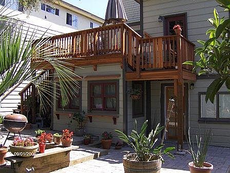 This is the back patio/back of house. This is not the unit for rent but the unit next door.