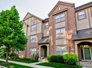 1782 Tudor Ln, Northbrook, IL 60062