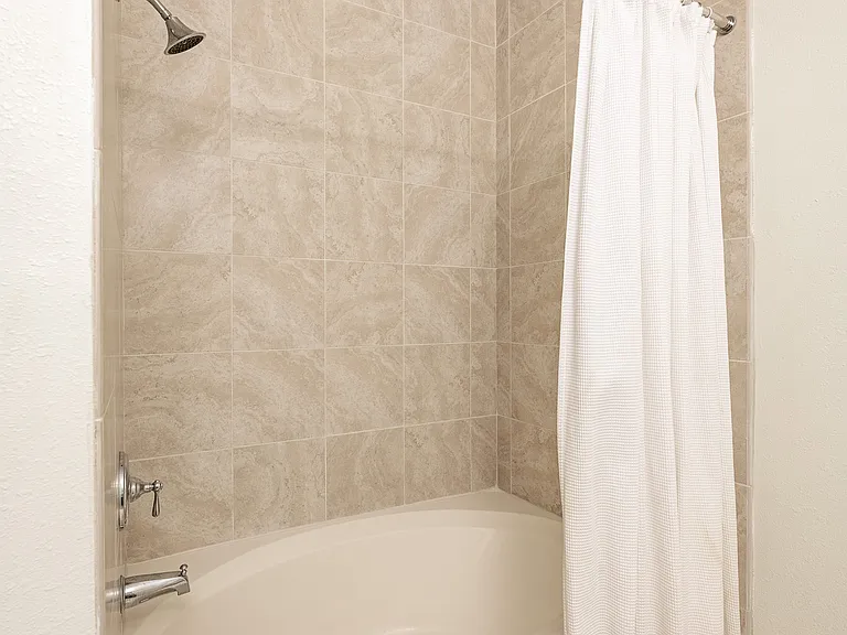 Central Park Apartments — Photo 15