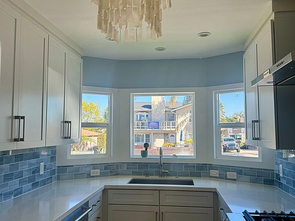 2nd image of 4557 1/2 Saratoga Ave