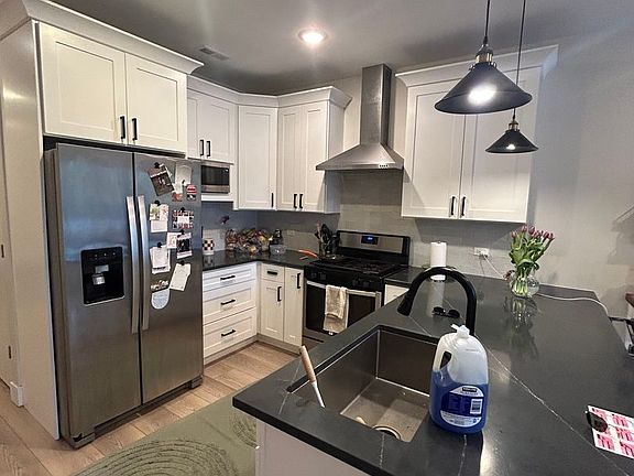 4th image of 1646 W Belmont Ave #204