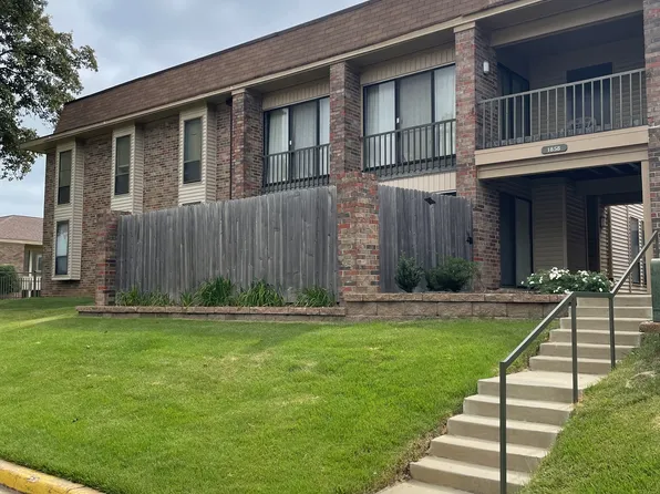 1858 Poplar Woods Cir W APT 3, Memphis, TN 38138