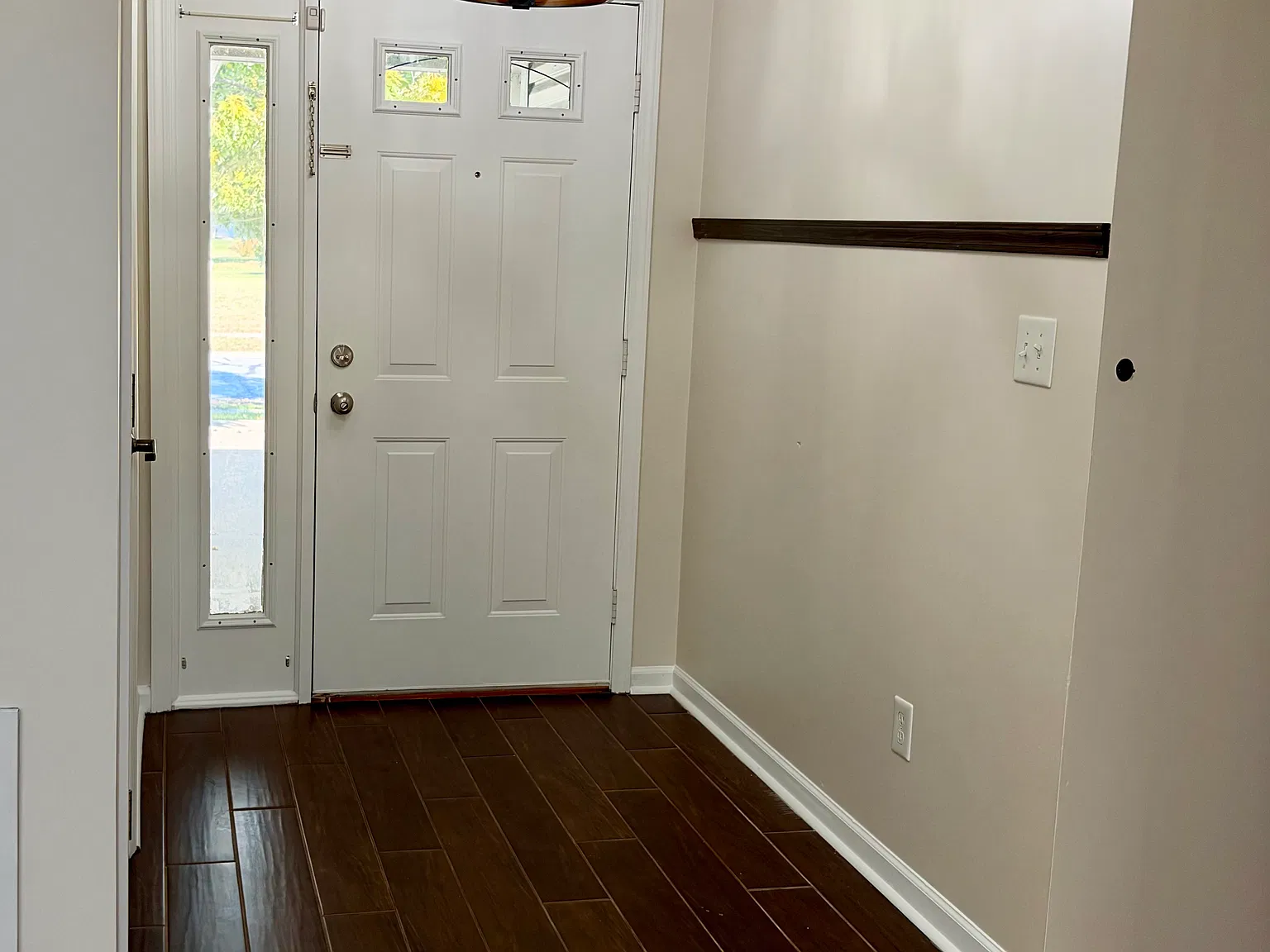 677 Woodfield Cir — Photo 3