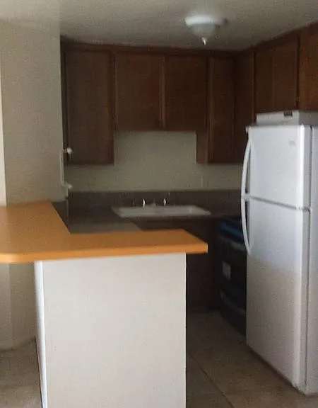 1441 Lake Shore Ave — Photo 10